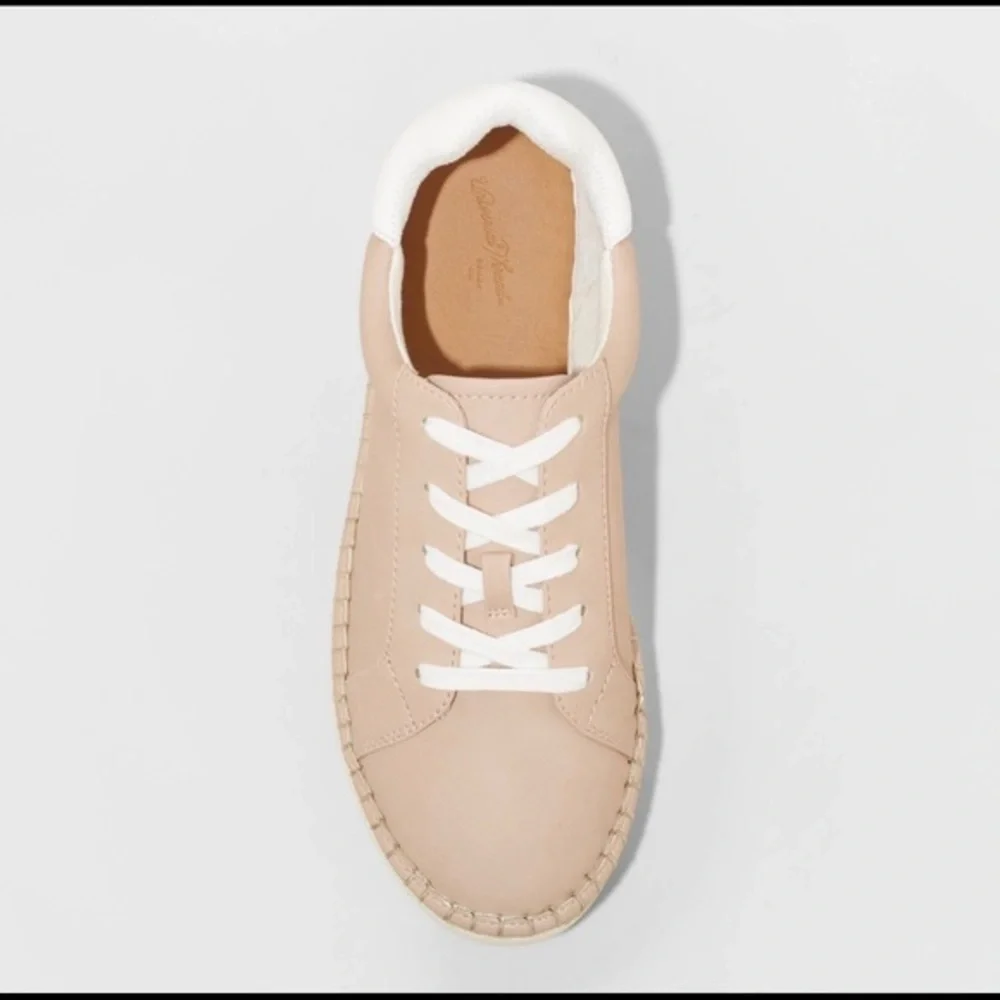 Universal Thread Women's Sneakers‎ size 9.5